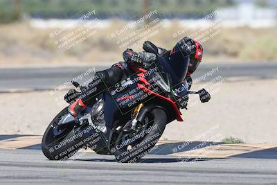 media/Oct-13-2025-Moto Forza (Mon) [[a66d839500]]/3-B Group/Session 3 (Turn 16)/